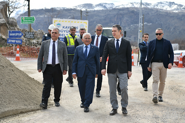 Başkan Büyükkılıç, Sakarçiftliği Mahallesi’nde yürütülen çalışmaları inceledi Başkan Büyükkılıç, Sakarçiftliği Mahallesi’nde yürütülen çalışmaları inceledi