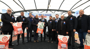 İBB, Silivri’de 3 bin 537 torba ayçiçeği tohumu dağıttı