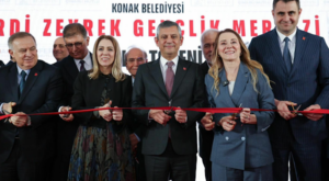 Konak’ta Ferdi Zeyrek Gençlik Merkezi açıldı
