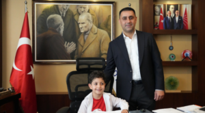 Çukurova’da çocuklar başkanlık koltuğuna oturdu