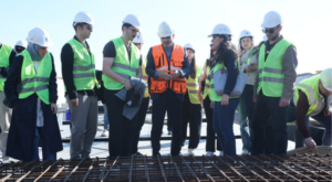 Çiftçi, öğrencilerle hastane inşaatını inceledi
