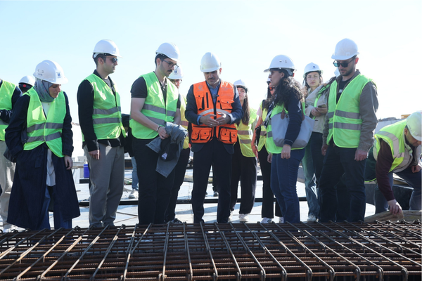 Çiftçi, öğrencilerle hastane inşaatını inceledi