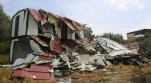 Gölyazı’da izinsiz yapılar kontrollü şekilde yıkıldı