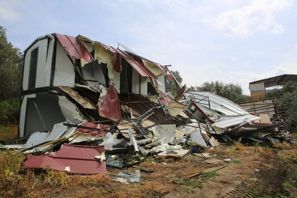 Gölyazı’da izinsiz yapılar kontrollü şekilde yıkıldı Gölyazı’da izinsiz yapılar kontrollü şekilde yıkıldı