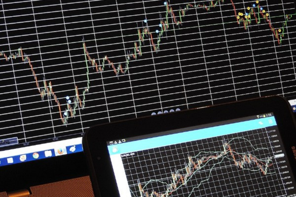 Jeopolitik gelişmeler ve şirket haberleri fiyatlamaları şekillendiriyor