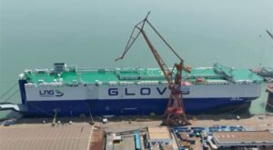 Dünyanın ilk 10 bin araç kapasiteli dev gemisi Çin’de teslim edildi