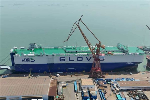 Dünyanın ilk 10 bin araç kapasiteli dev gemisi Çin’de teslim edildi