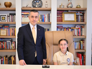 Esenyurt’ta koltuk çocuklara emanet edildi