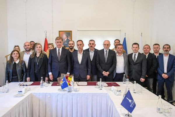 İzmir Büyükşehir Belediyesi’nde toplu iş sözleşmesi imzalandı