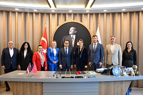 Letonya Büyükelçisi Hasans, Büyükşehir Belediyesi’ni ziyaret etti