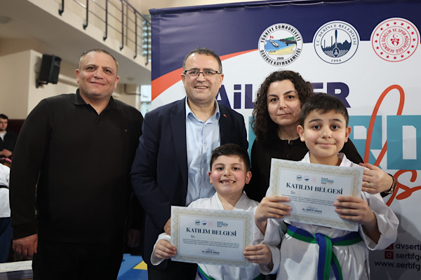 Derince’de “Aileler Sporda Olsun, Çocuklara Teşvik Olsun” programı devam ediyor