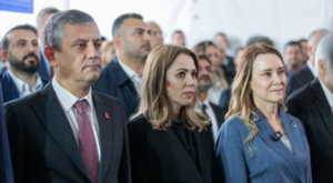 Özel, Ferdi Zeyrek’in adını taşıyan gençlik merkezinin açılışına katıldı