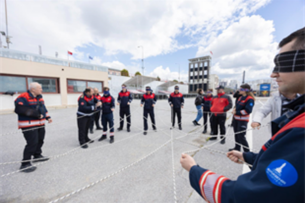 İzmir İtfaiyesi’nde Head Fire Project eğitimi tamamlandı İzmir İtfaiyesi’nde Head Fire Project eğitimi tamamlandı