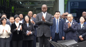 Mozambik Devlet Başkanı Chapo, Çin’de akıllı fabrikayı ziyaret etti