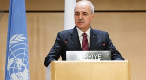 Kurtulmuş, Nijer Yeniden Kuruluş Danışma Konseyi Başkanı Djingarey ile görüştü