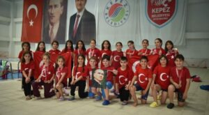 Kepezspor Yüzme Takımı’ndan 15 madalyalık başarı