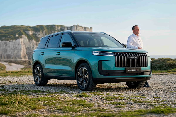 OMODA ve JAECOO, Jean Reno ile Fransa’da iş birliği anlaşması imzaladı