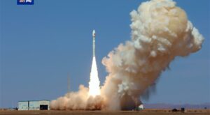 Çin 8 uyduyu tek seferde yörüngeye gönderdi