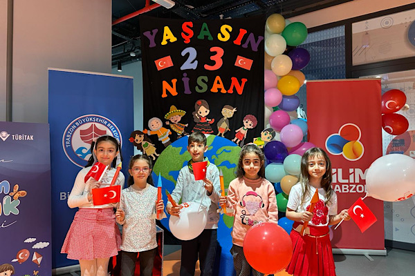 Özdemir Bayraktar Bilim Merkezi’nde 23 Nisan etkinlikleri düzenlendi