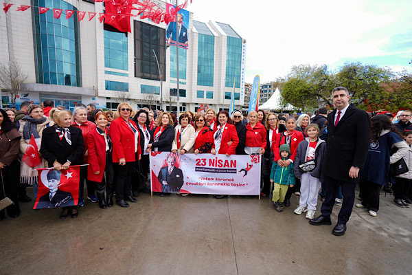 Kartal’da 23 Nisan kutlamaları çelenk sunma töreniyle başladı