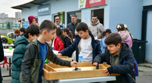 Esenyurt’ta öğrenciler geri dönüşüm sürecini yerinde inceledi
