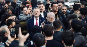 Zafer Partisi Genel Başkanı Özdağ, Görükle’de gençlerle bir araya geldi