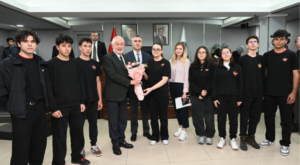 Öğrenciler belediye meclisine konuk oldu