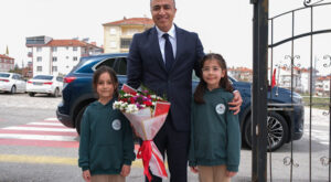 Vali Çiçek’ten Şehit Durmuş Ali Uzun İlkokulu’na ziyaret