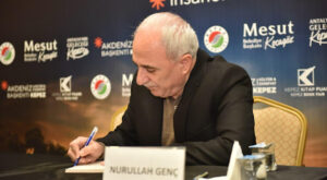 Prof. Dr. Genç, Kepez Kitap Fuarı’na katılım sağladı