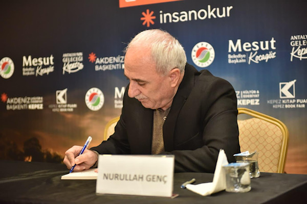 Prof. Dr. Genç, Kepez Kitap Fuarı’na katılım sağladı Prof. Dr. Genç, Kepez Kitap Fuarı’na katılım sağladı