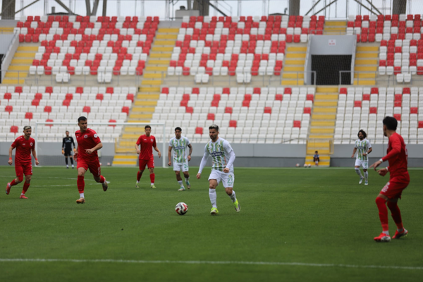 Şanlıurfaspor, Karaman FK’yi 3-1 mağlup etti Şanlıurfaspor, Karaman FK’yi 3-1 mağlup etti