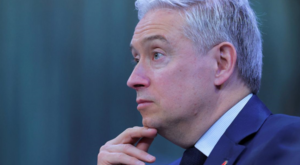 He Lifeng, Kanada Maliye Bakanı François-Philippe Champagne ile görüştü