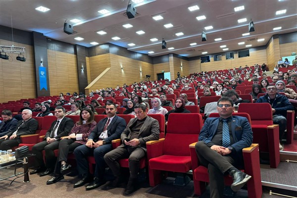 RTEÜ’de dezenformasyonla mücadele konferansı düzenlendi