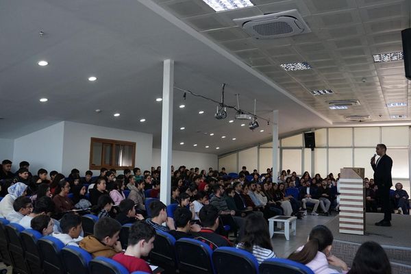 Esenyurt Belediyesi’nden öğrencilere sınav kaygısı ve motivasyon semineri Esenyurt Belediyesi’nden öğrencilere sınav kaygısı ve motivasyon semineri