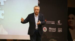 Kepez Kitap Fuarı’nda “İnsanı Okuma Sanatı” söyleşisi yapıldı