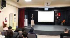 İzmit’te öğrencilere obezite farkındalığı semineri düzenlendi