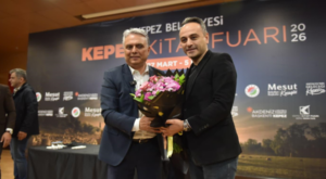 Ümit Uysal, Kepez Kitap Fuarı’nda okurlarla buluştu