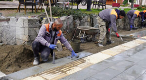 Atatürk Parkı altındaki kaldırımda yenileme çalışmaları sürüyor