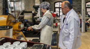 İzmir’de otizmli gençler barista eğitimi alıyor