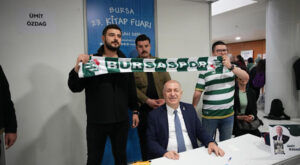 Özdağ, Tüyap Bursa 23. Kitap Fuarı’nda vatandaşlarla bir araya geldi