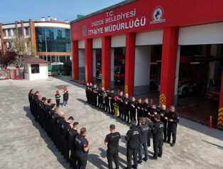 Düzce’de çocukların itfaiyeci olma hayali 23 Nisan’da gerçekleşti