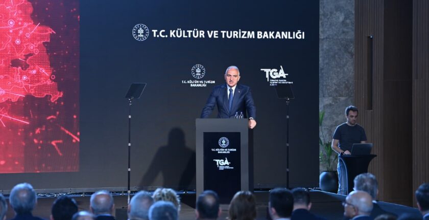 Bakan Ersoy: Turizm yılın ilk çeyreğinde artış gösterdi