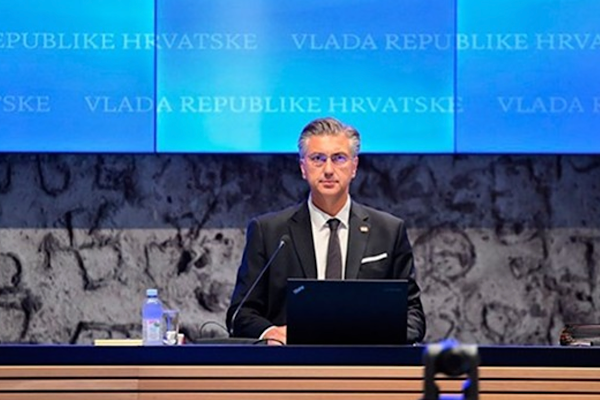 Plenkoviç: Merkez sağ, kriz dönemlerinde güvenli dünya inşa etme sorumluluğuna sahip