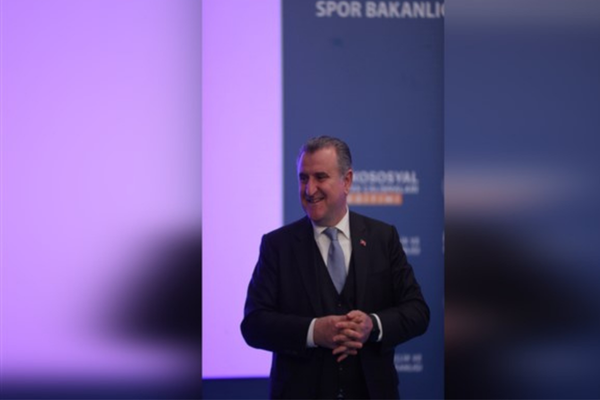 Bakan Bak, Avrupa Şampiyonu Furkan Özbek’i tebrik etti