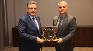 Başkan Genç’e teşekkür plaketi takdim edildi