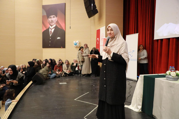 Büyükşehir, Erciş’te aile semineri düzenledi