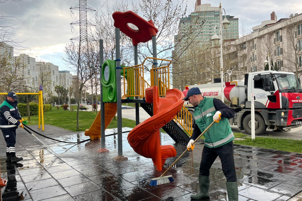 Esenyurt’ta park ve yeşil alanlarda bakım çalışmaları başlatıldı