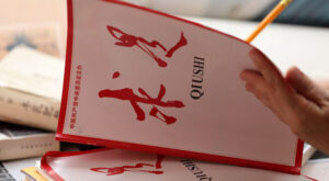 Xi Jinping’in kitap okuma kültürünü teşvik eden makalesi Qiushi’de yayımlanacak