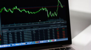 EUR/USD paritesi 1,17 seviyesinin altına geriledi