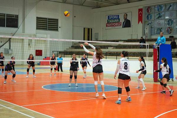 Öz Kayapınar Spor Kulübü namağlup serisini sürdürüyor Öz Kayapınar Spor Kulübü namağlup serisini sürdürüyor